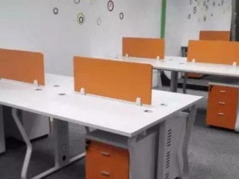 深圳辦公用品工廠直銷 現貨辦公桌、屏風卡位、老板桌與辦公椅一站式采購指南